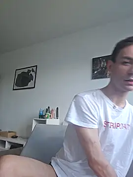 Snapshot of nickdtr chatting on 10.03.25 nickdtr online show from 10.03.25