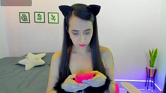 Snapshot of sophie_pazz chatting on 10.27.25 sophie pazz online show from 10.27.25