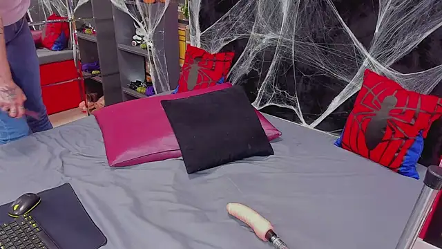 Snapshot of _Alison__ chatting on 10.28.25 Alison online show from 10.28.25