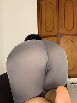 Snapshot of Mrskary chatting on 10.11.25 Mrskary online show from 10.11.25