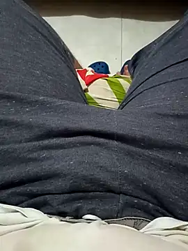 Snapshot of beautiful_hands_ chatting on 02.25.25 beautiful hands online show from 02.25.25