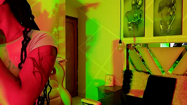 Snapshot of Elith_noa chatting on 09.29.25 Elith noa online show from 09.29.25