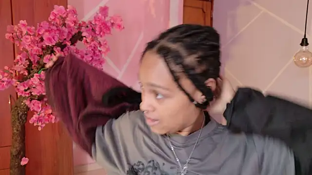 Snapshot of Elith_noa chatting on 10.07.25 Elith noa online show from 10.07.25