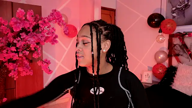 Snapshot of Elith_noa chatting on 10.16.25 Elith noa online show from 10.16.25