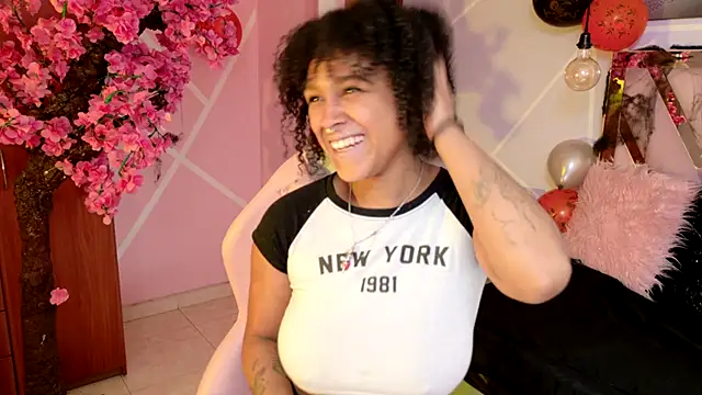 Snapshot of Elith_noa chatting on 10.20.25 Elith noa online show from 10.20.25