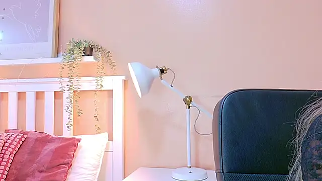 briannajackson  online show from 10.04.25