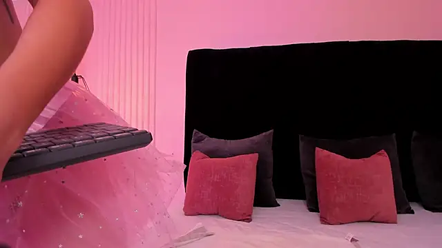 Snapshot of shaina_vasquez chatting on 11.08.25 shaina vasquez online show from 11.08.25