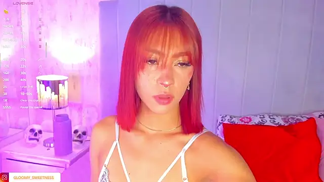 Snapshot of gloomy_sweetness chatting on 11.04.25 gloomy sweetness online show from 11.04.25