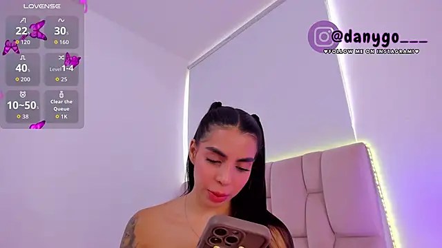 Snapshot of ZarianaEvanz chatting on 09.11.25 ZarianaEvanz online show from 09.11.25