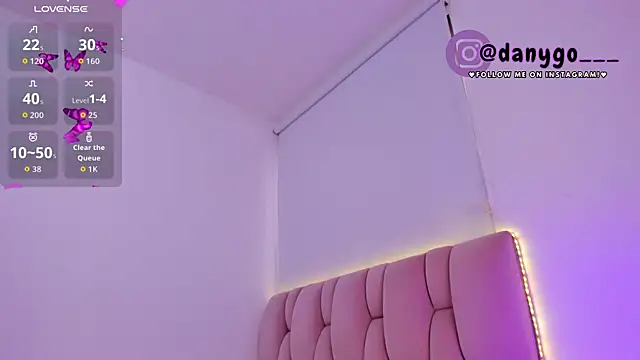 Snapshot of ZarianaEvanz chatting on 10.17.25 ZarianaEvanz online show from 10.17.25