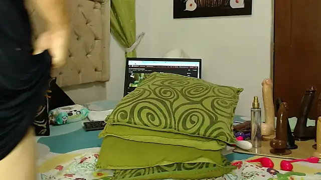 Snapshot of VioletKing4u chatting on 10.13.25 VioletKing4u online show from 10.13.25