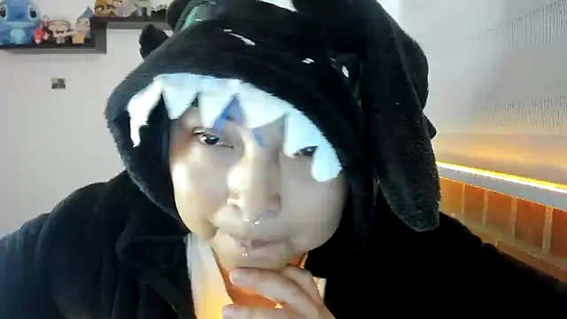 Shaddycute  online show from 11.19.25