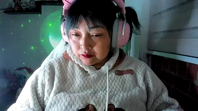 Snapshot of Shaddycute_ chatting on 06.11.26 Shaddycute online show from 06.11.26