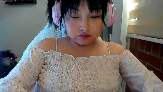 Snapshot of Shaddycute_ chatting on 06.24.26 Shaddycute online show from 06.24.26