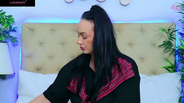 Snapshot of DaliyaArabian chatting on 05.14.26 DaliyaArabian online show from 05.14.26