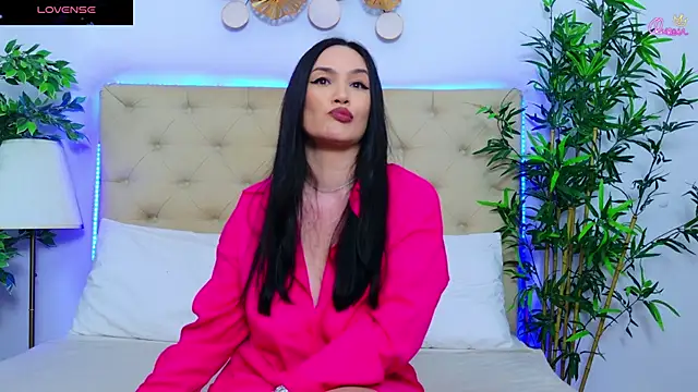 Snapshot of DaliyaArabian chatting on 05.28.26 DaliyaArabian online show from 05.28.26