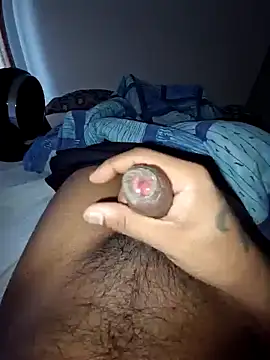 Snapshot of indianhunk2000 chatting on 12.28.24 indianhunk2000 online show from 12.28.24