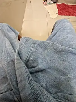 Snapshot of indianhunk2000 chatting on 01.25.25 indianhunk2000 online show from 01.25.25