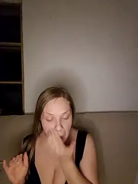 Snapshot of katiestevens chatting on 10.24.25 katiestevens online show from 10.24.25