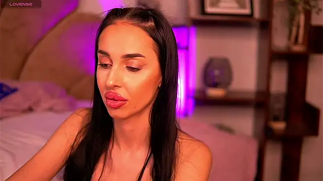 KairaAndrews online show from 01.05.25