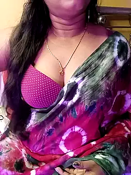 Snapshot of ella_mariya chatting on 12.12.24 ella mariya online show from 12.12.24