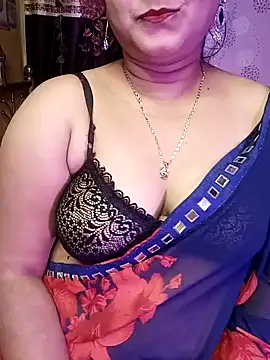 Snapshot of ella_mariya chatting on 12.20.24 ella mariya online show from 12.20.24