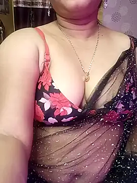 Snapshot of ella_mariya chatting on 12.29.24 ella mariya online show from 12.29.24