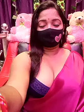 Snapshot of ella_mariya chatting on 10.02.25 ella mariya online show from 10.02.25