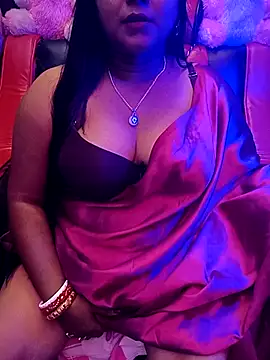 Snapshot of ella_mariya chatting on 10.10.25 ella mariya online show from 10.10.25