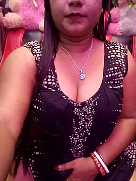 Snapshot of ella_mariya chatting on 10.20.25 ella mariya online show from 10.20.25