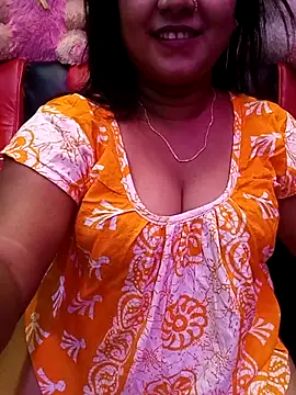 Snapshot of ella_mariya chatting on 10.31.25 ella mariya online show from 10.31.25