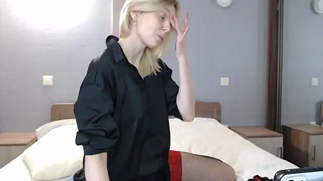 AvelinaLeoni online show from 03.05.25