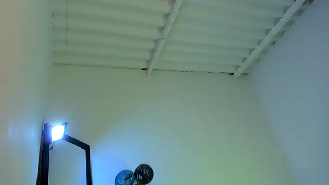 Elle Lee  online show from 12.24.24