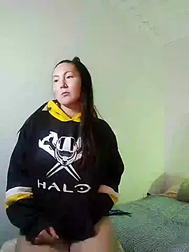 Elle Lee  online show from 02.13.25