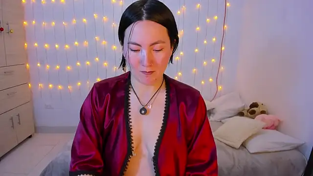 Elle Lee  online show from 12.16.25