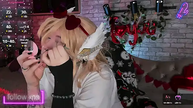 Alex Howell online show from 02.10.25