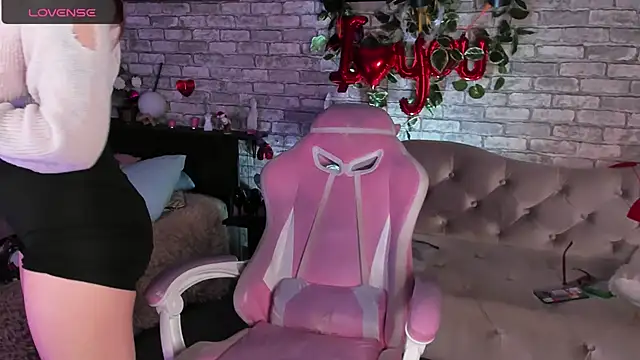 Alex Howell online show from 03.12.25