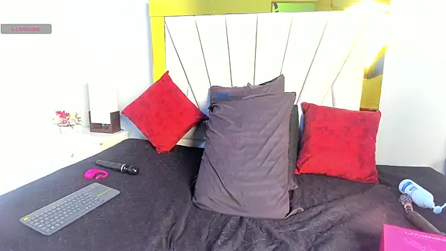 Snapshot of vahiolet_fuentes chatting on 07.22.26 vahiolet fuentes online show from 07.22.26