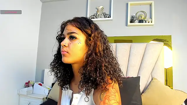 Snapshot of vahiolet_fuentes chatting on 08.02.26 vahiolet fuentes online show from 08.02.26