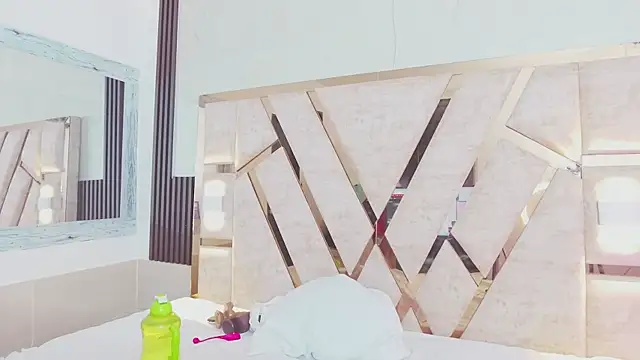 Snapshot of molly_sweetee chatting on 10.18.25 molly sweetee online show from 10.18.25