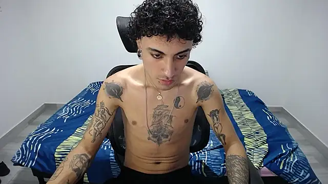 Snapshot of present_the_magic chatting on 10.21.25 present the magic online show from 10.21.25