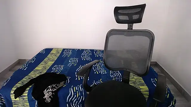 Snapshot of present_the_magic chatting on 10.23.25 present the magic online show from 10.23.25