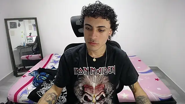 Snapshot of present_the_magic chatting on 10.31.25 present the magic online show from 10.31.25