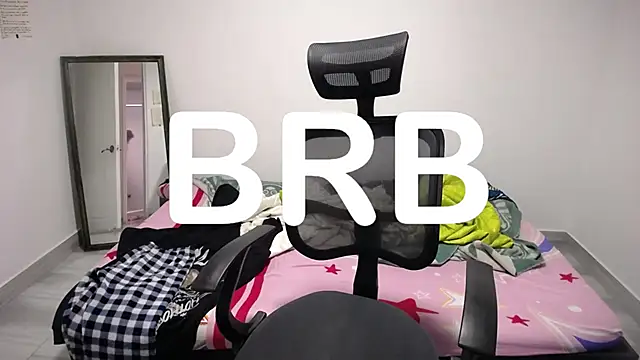 Snapshot of present_the_magic chatting on 11.02.25 present the magic online show from 11.02.25