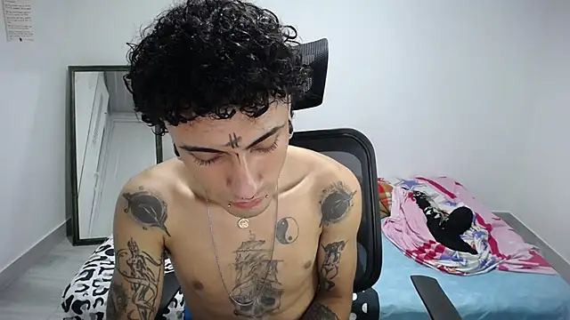 Snapshot of present_the_magic chatting on 11.06.25 present the magic online show from 11.06.25