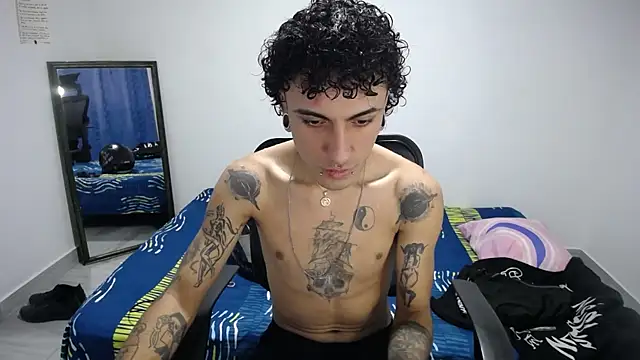 Snapshot of present_the_magic chatting on 11.13.25 present the magic online show from 11.13.25