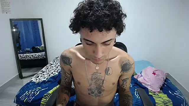 Snapshot of present_the_magic chatting on 11.15.25 present the magic online show from 11.15.25