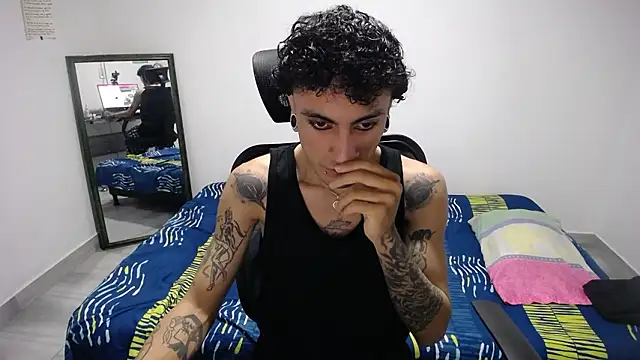 Snapshot of present_the_magic chatting on 03.02.26 present the magic online show from 03.02.26