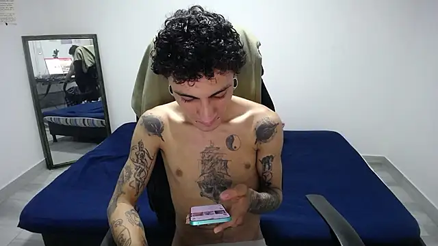 Snapshot of present_the_magic chatting on 03.06.26 present the magic online show from 03.06.26