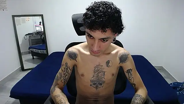 Snapshot of present_the_magic chatting on 03.07.26 present the magic online show from 03.07.26